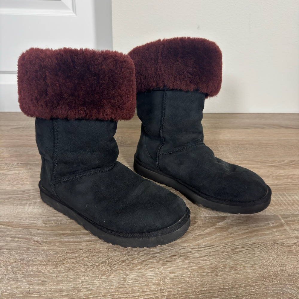 UGG Australia Womens Classic Cuff Black Suede Burgundy Fur Boots 1006736 Size 10